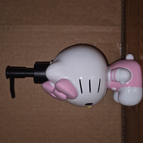 Hello Kitty Ceramic Soap or Lotion Dispenser - Picture 4 of 5